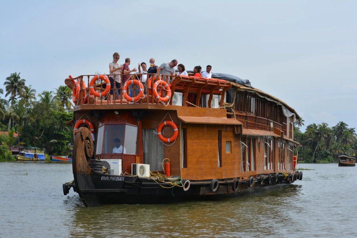 Luxury Houseboats in India: The Art of the Bespoke River Odyssey