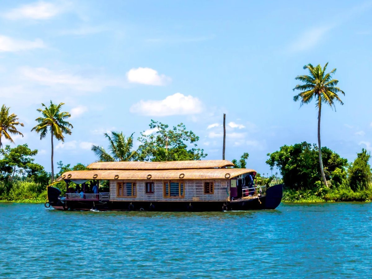 Kerala Boat House: The Enchanting Backwater Odyssey
